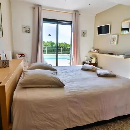 Villa Luxueuse A *
