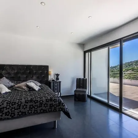 Villa Luxueuse A *